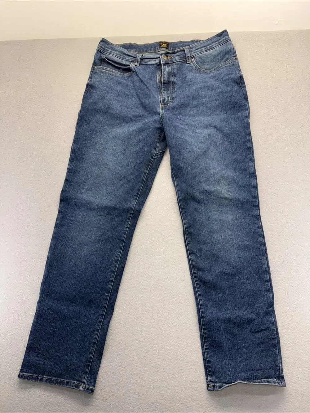 Vintage Lee Mens Jeans 33x30 Medium Wash Straight Leg Blue Denim Classic